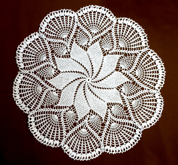 テーブルセンター ドイリー レース編みハンドメイド（丸型・大 直径56