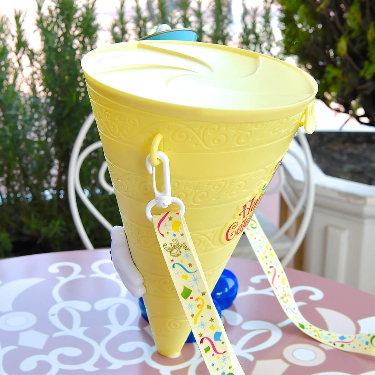 ミッキーがクラッカーでお祝い！東京ディズニーリゾート35周年