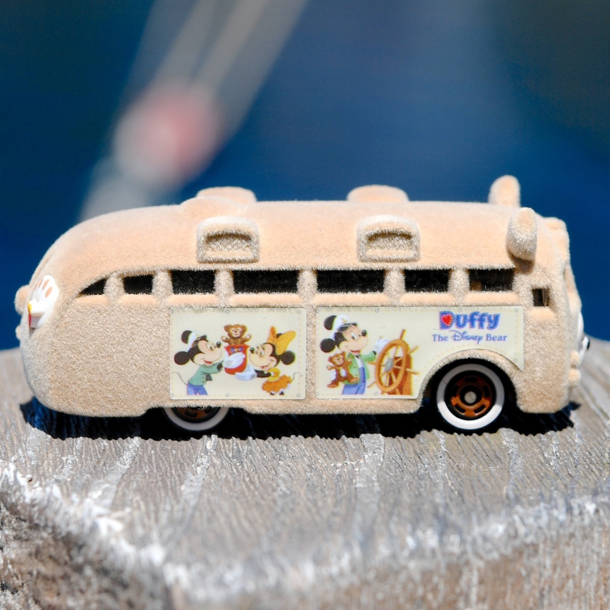 ふわもこまでしっかり再現！東京ディズニーシー「ダッフィーバス」トミカ -