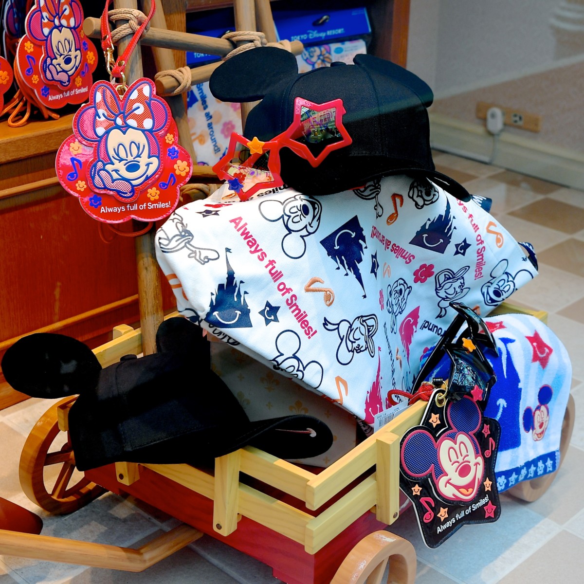 笑顔あふれるミッキー＆フレンズ！東京ディズニーランド「Smiles all