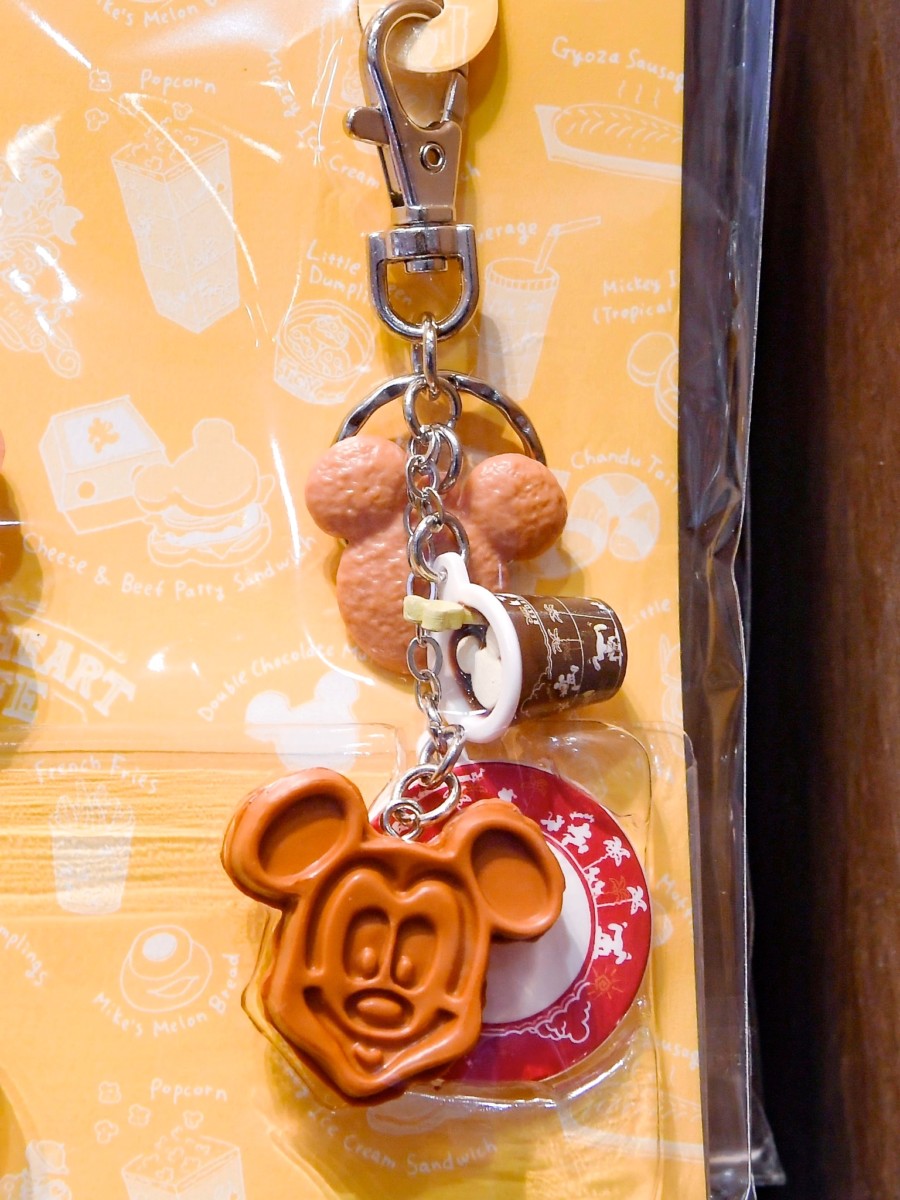 ミッキーワッフルやリトルグリーンまんも！東京ディズニーランド