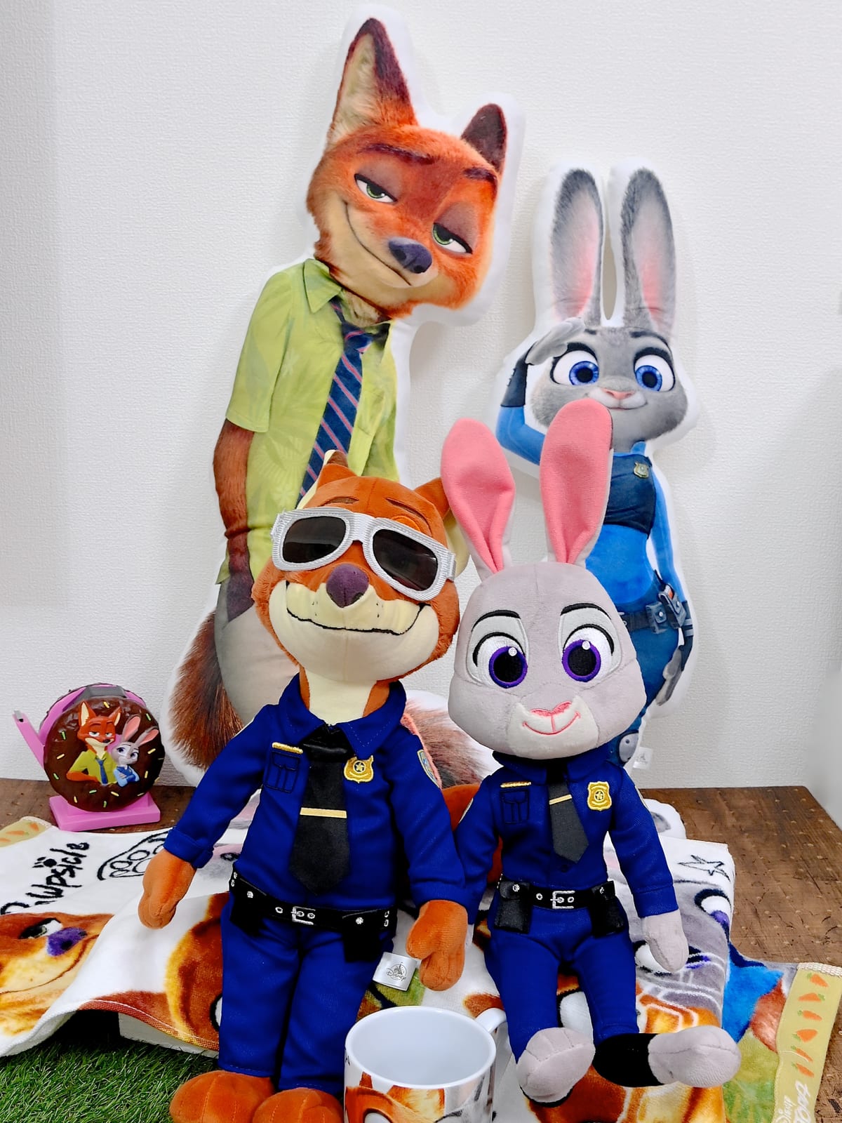 ジュディとニックのダイカットクッションも！ディズニーストア