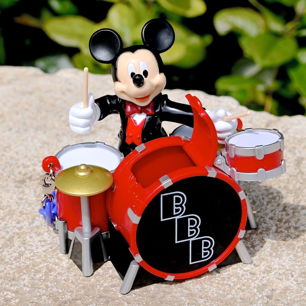 ドラムをたたくミッキーマウス！東京ディズニーシー「ビッグバンド