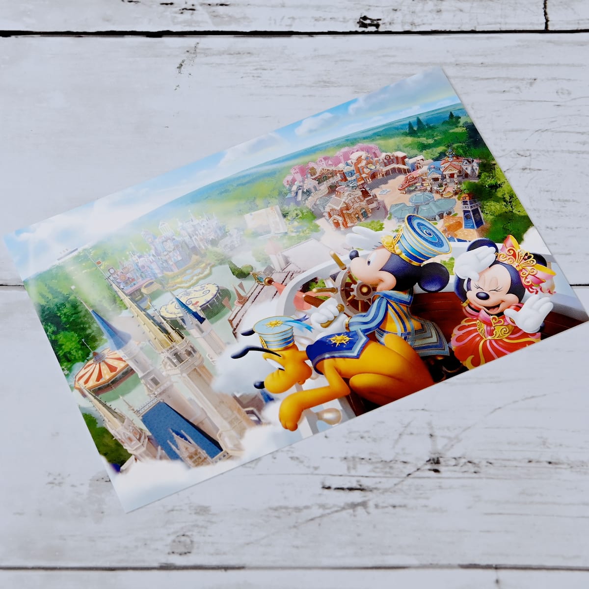 パークを楽しむキャラクターたちのアートが充実！東京ディズニーランド