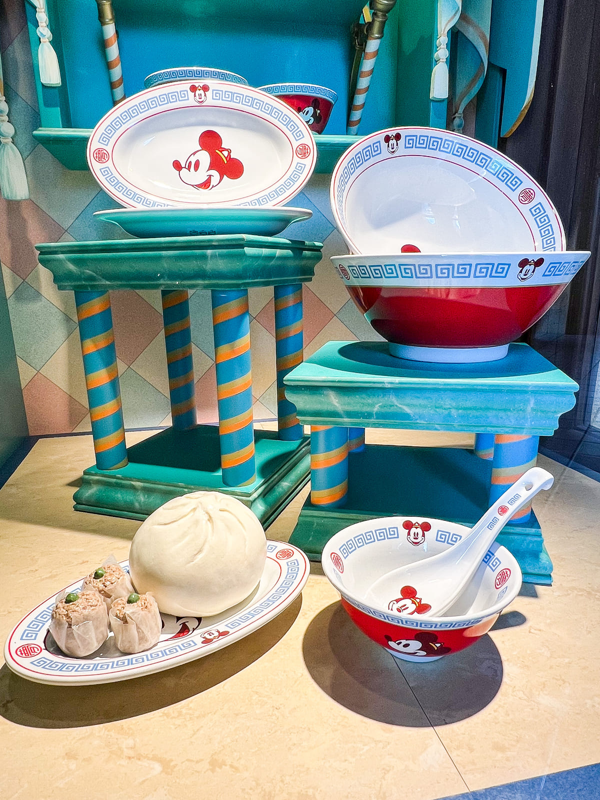 中華帽子のミッキーがかわいい！東京ディズニーランド 中華食器・お土産 -