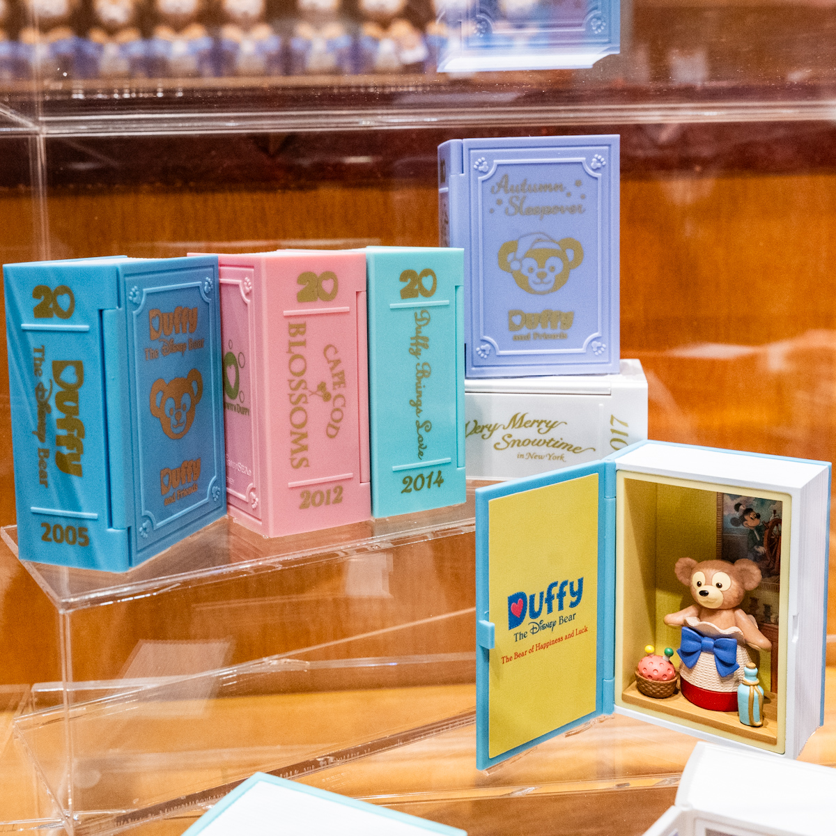 ダッフィーとの思い出が蘇る20年間のアートがつまったグッズ！ 東京