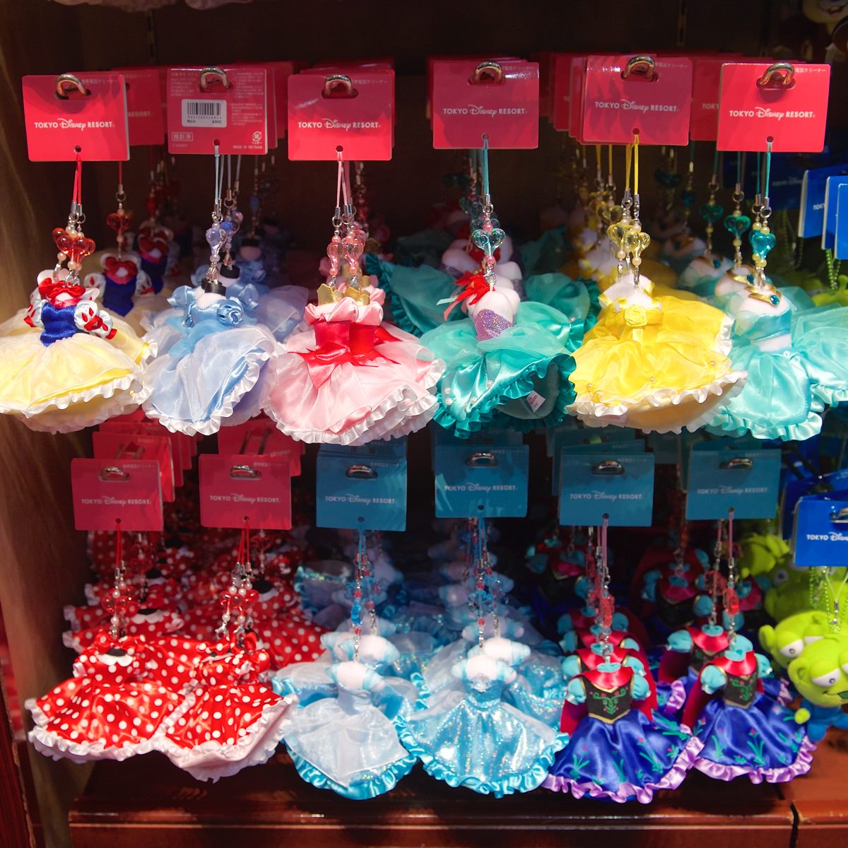 ガールズキャラも続々☆ディズニーランドのプリンセスドレスモチーフ
