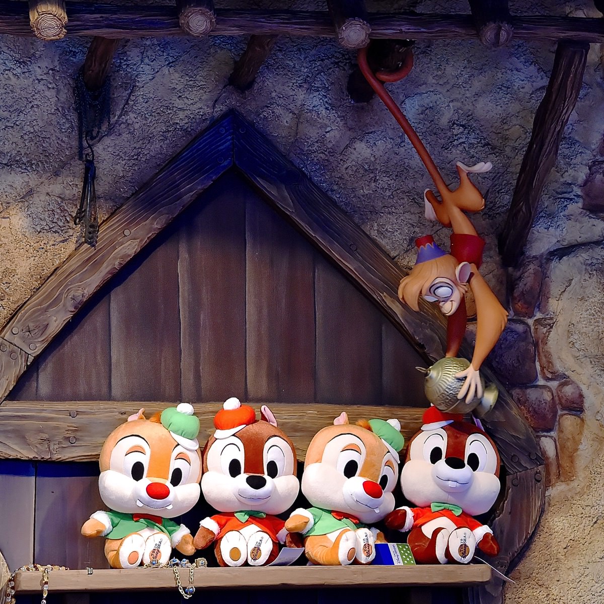 クリスマスカラーのチップ＆デール☆アブーズバザール”クリスマス