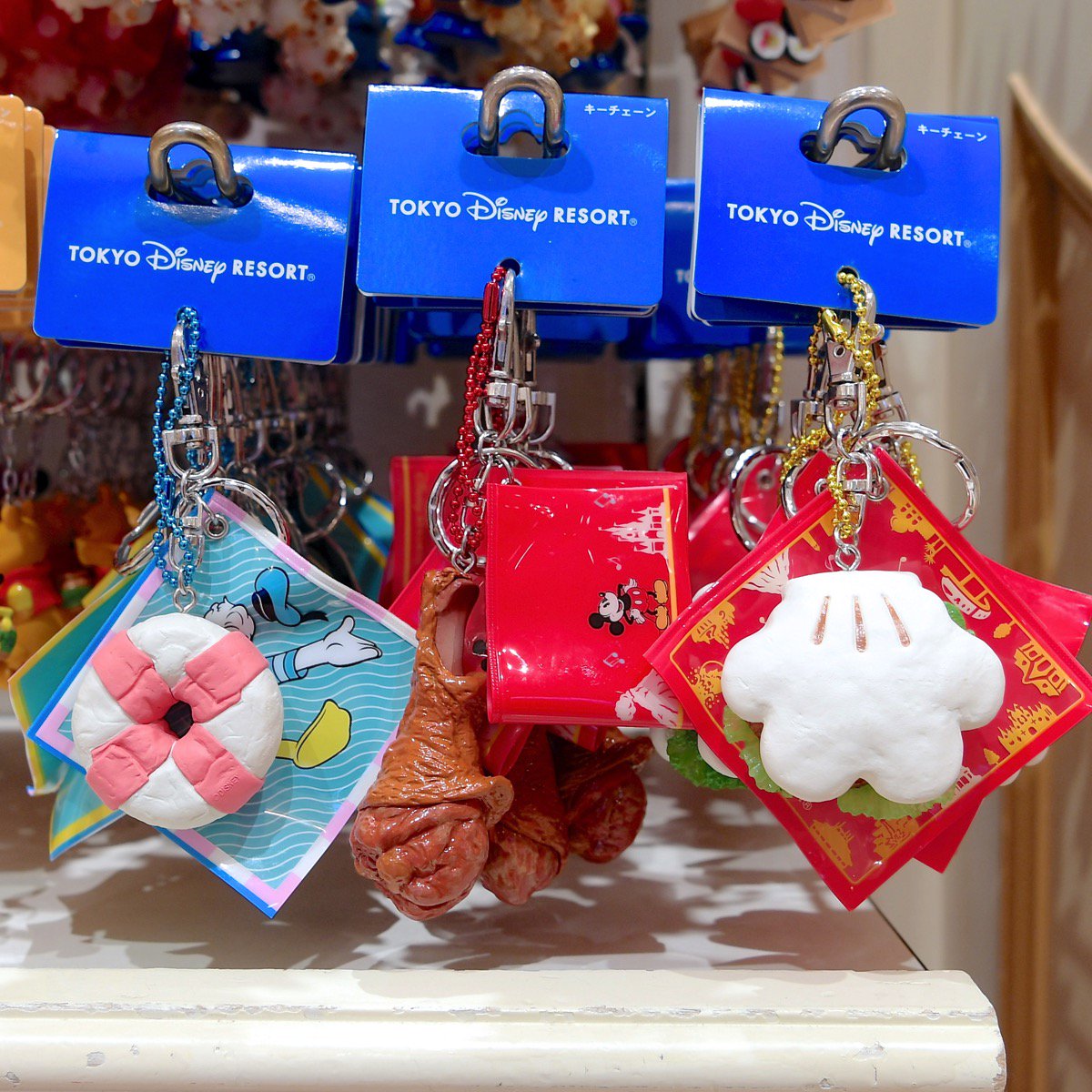 グローブシェイプ・チキンパオやうきわまん！東京ディズニーランド