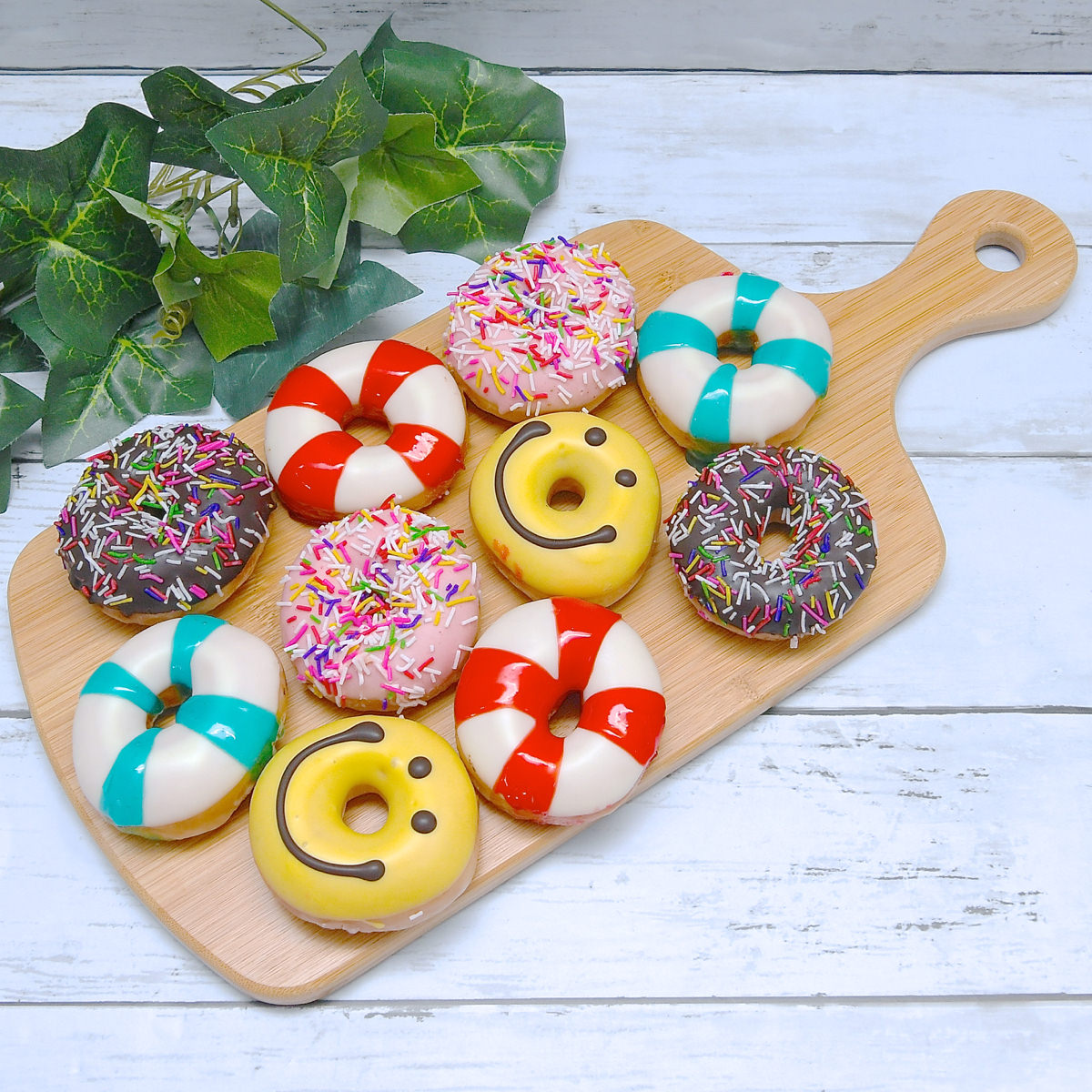 花火や浮き輪モチーフのかわいいミニドーナツセット！クリスピー