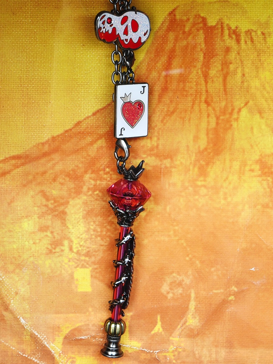 ヴィランズの手下たちのチャーム付き！東京ディズニーシー“ディズニー