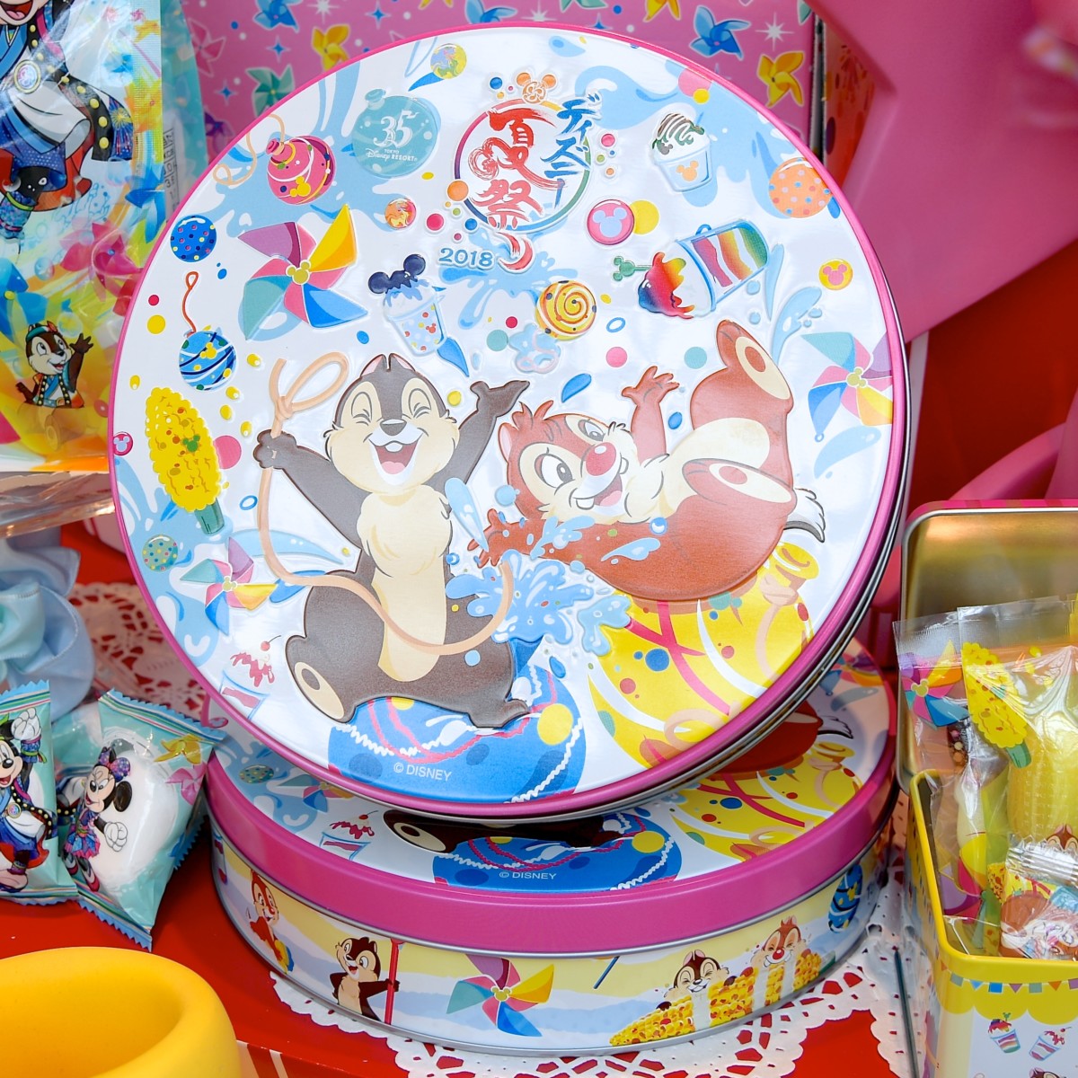 縁日を楽しむチップ＆デール！東京ディズニーランド“ディズニー夏祭り