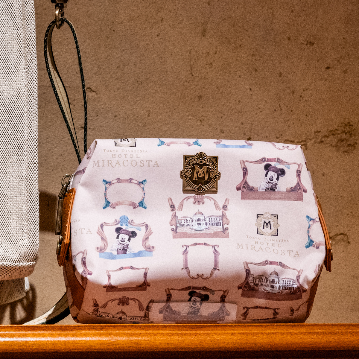 ポーチ＆コインケース付き！ディズニーホテル・エクスクルーシブ