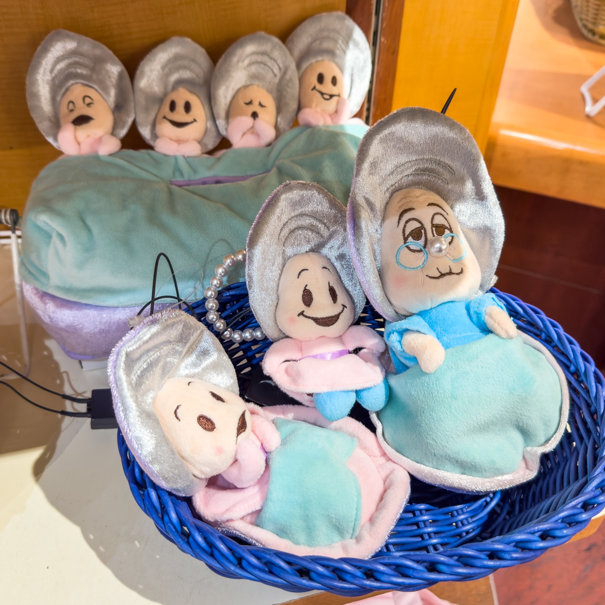 パステルかわいいヤングオイスター！ディズニーストア『ふしぎの国の