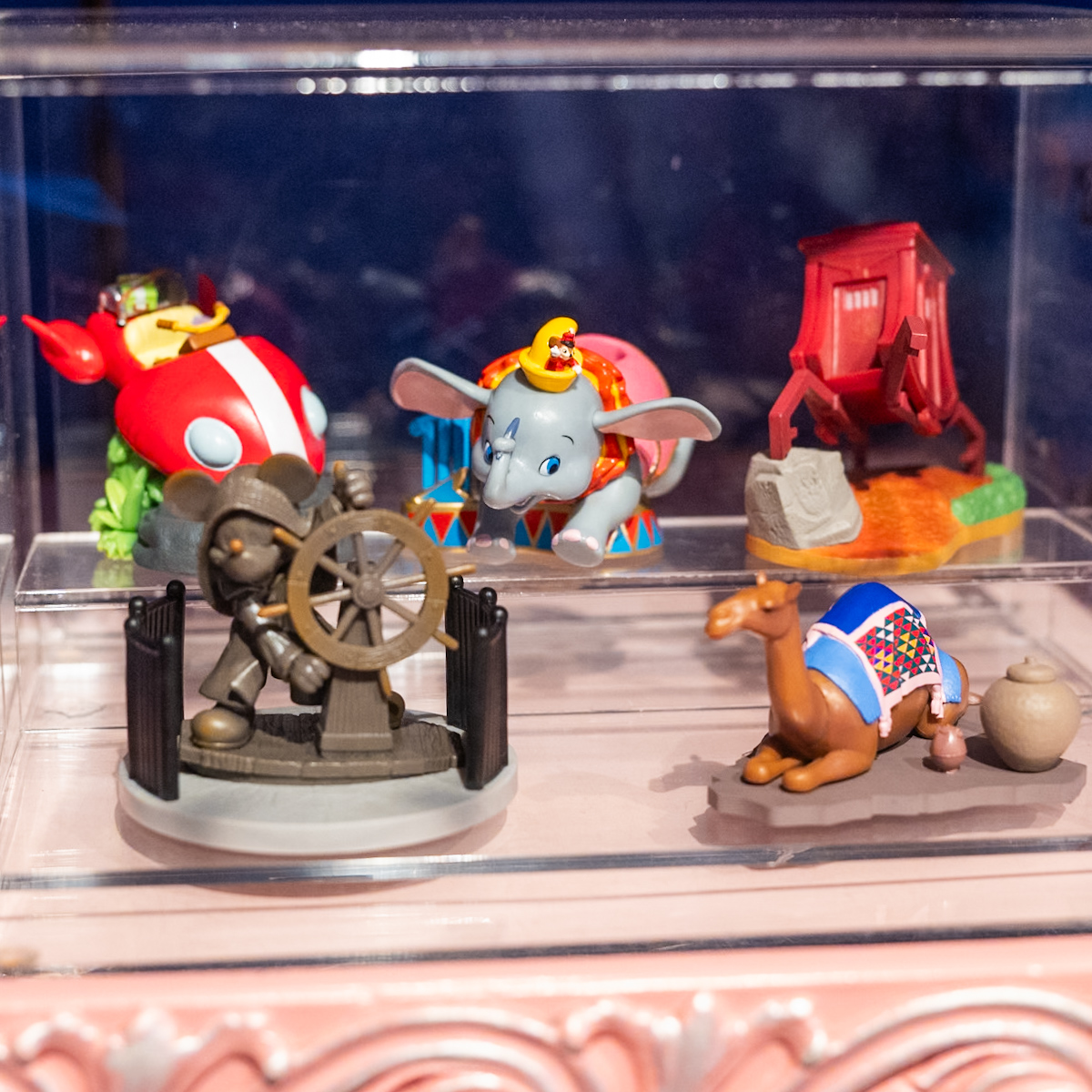 操舵手ミッキーやスティッチの宇宙船も！東京ディズニーランド