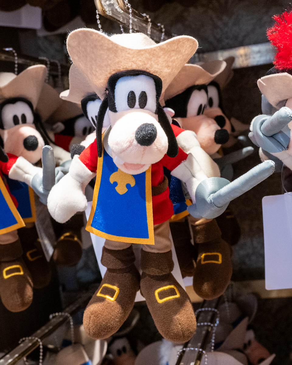 勇ましいぬいぐるみバッジも！東京ディズニーリゾート「ミッキー