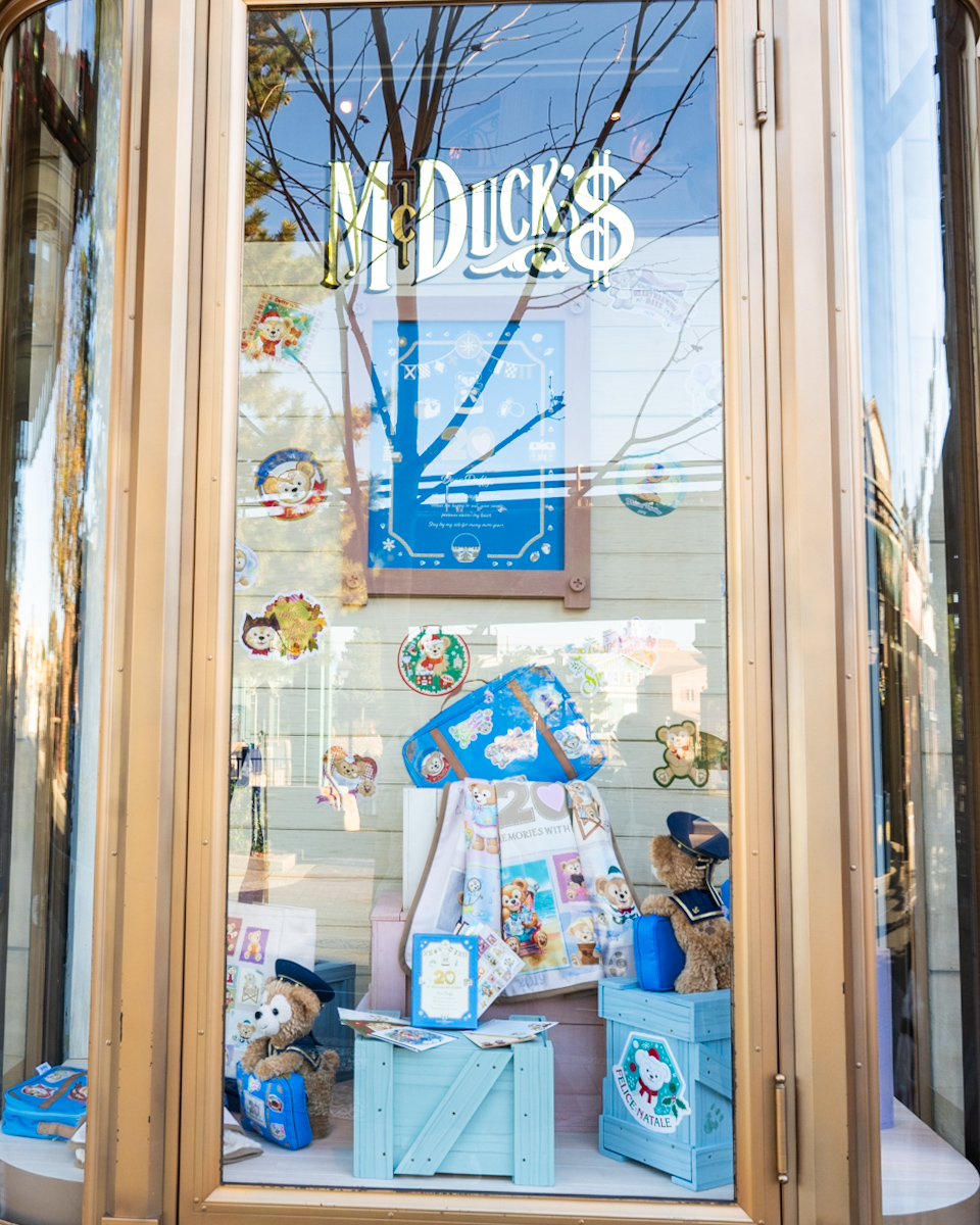 ダッフィーとの思い出が蘇る20年間のアートがつまったグッズ！ 東京