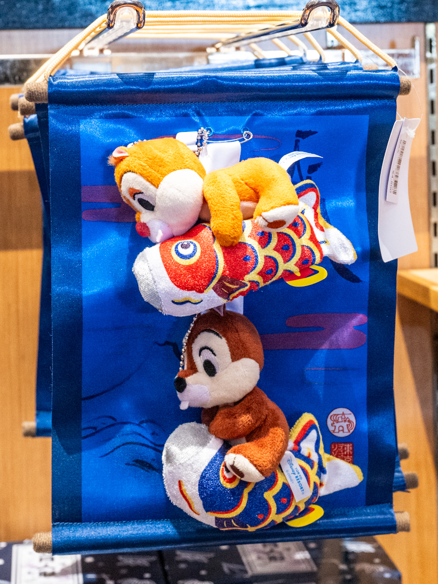 掛け軸付きのチップ＆デールぬいぐるみバッジセットも！東京