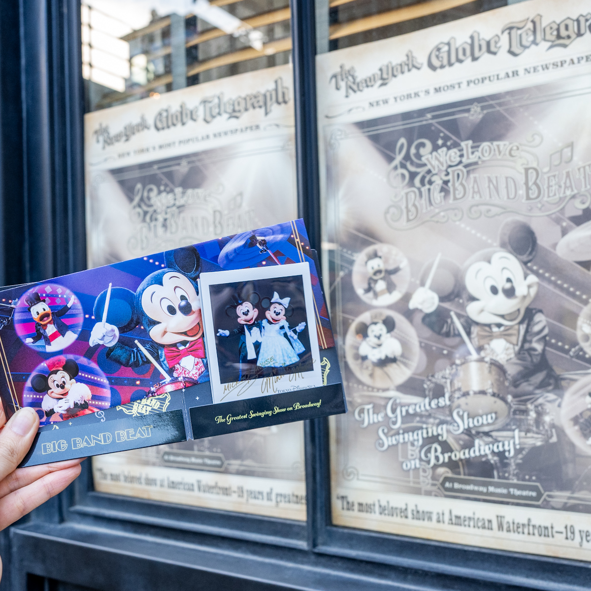 付属のキャラクター写真が毎月変わる！東京ディズニーシー「We Love