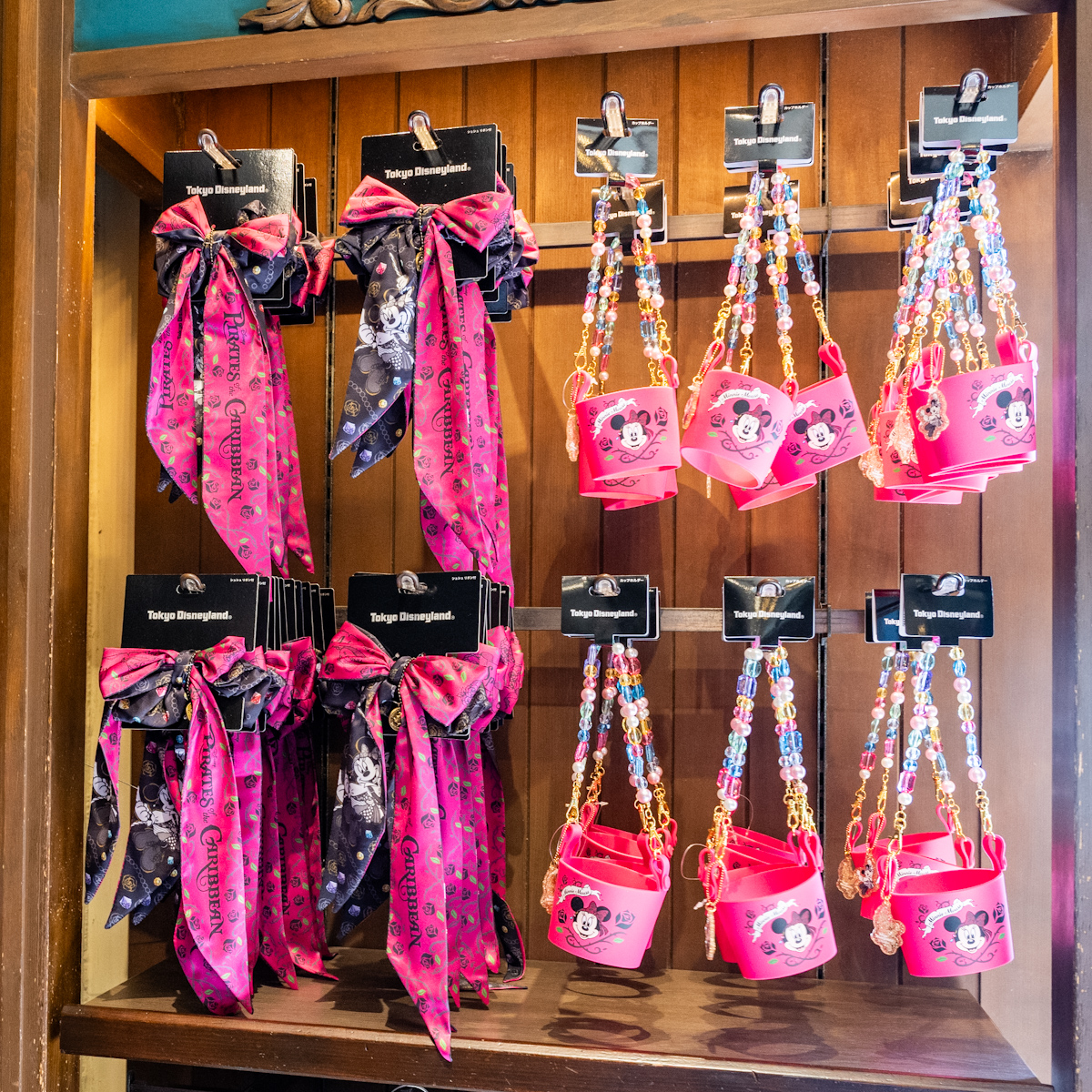 ミニーが仲間入り！東京ディズニーランド「カリブの海賊」グッズ -