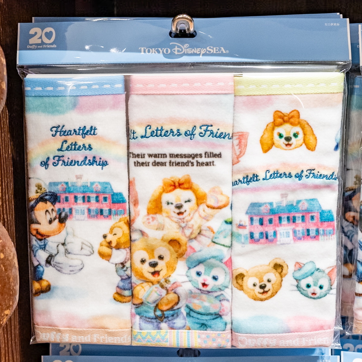 長い航海から帰ってきたミッキーにダッフィーたちから手紙のプレゼント