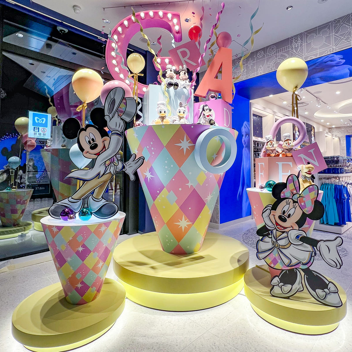 つながり”をテーマにしたウォールアートデザイン！ディズニーフラッグ