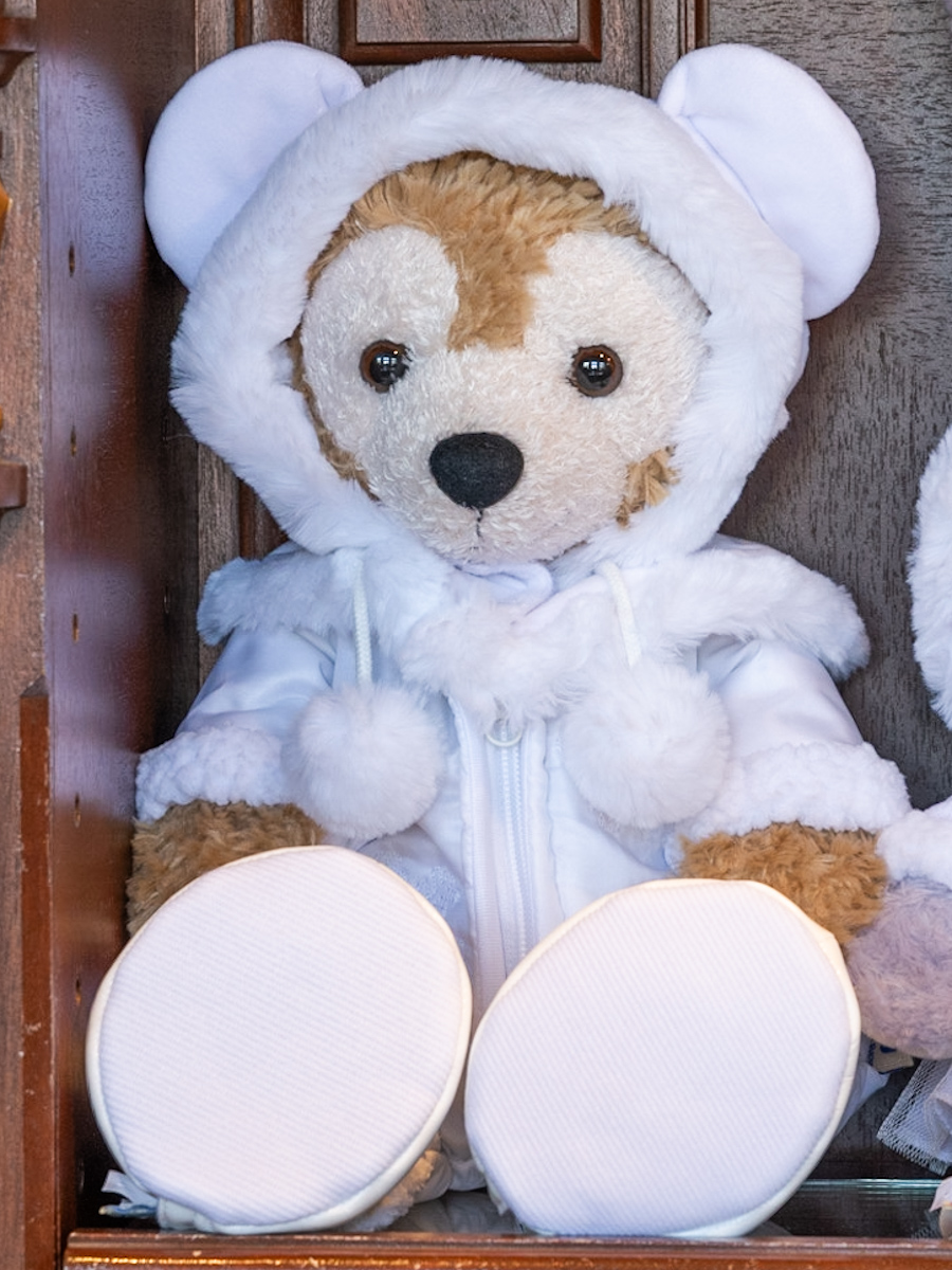 真っ白ふわもこコスチュームでキャンディーづくり！”ダッフィー