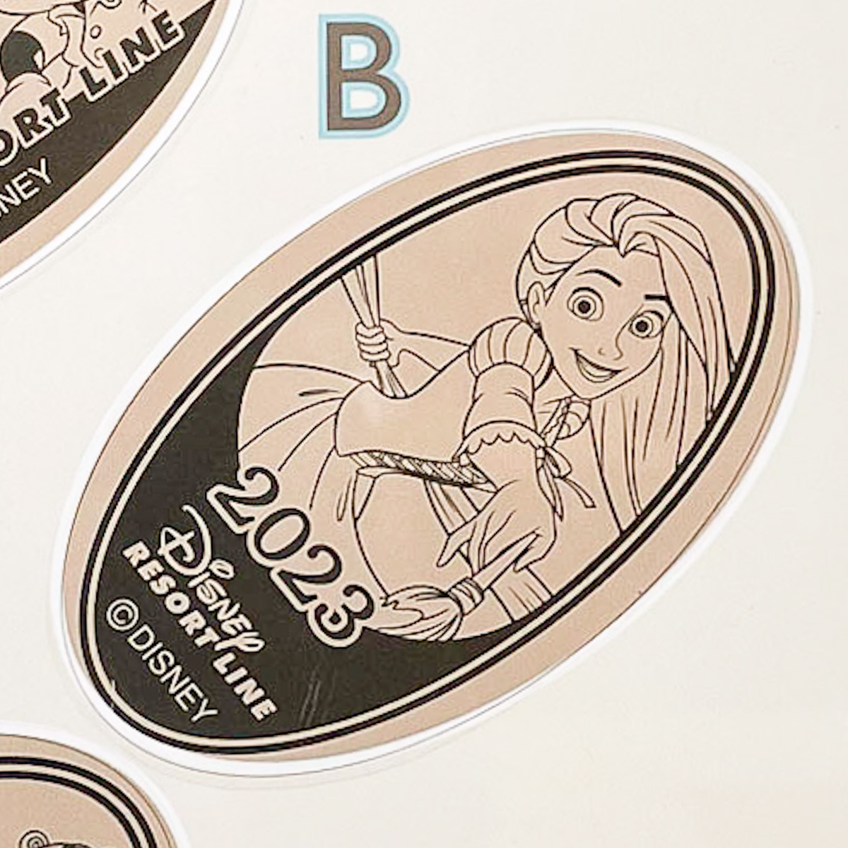 2026年版！東京ディズニーリゾート イヤリースーベニアメダル - 4
