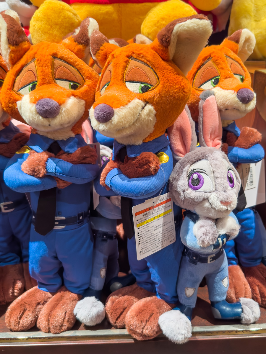 警察官姿のニック＆ジュディ！東京ディズニーランド『ズートピア』ペア