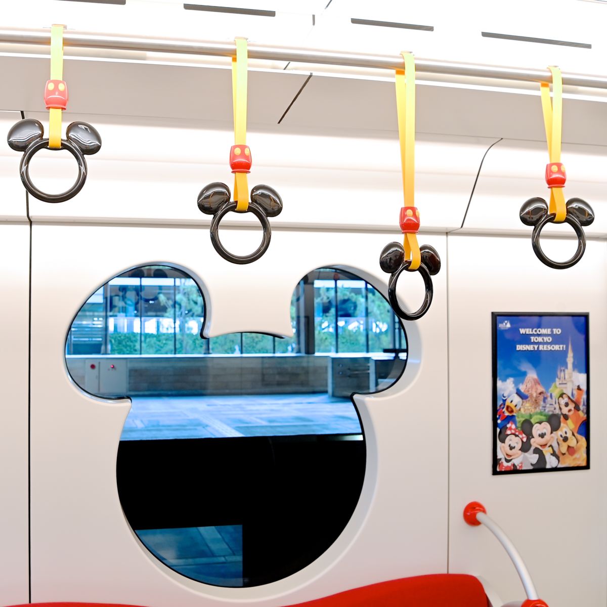 リゾートライナーのつり革デザイン！東京ディズニーランド「ディズニー