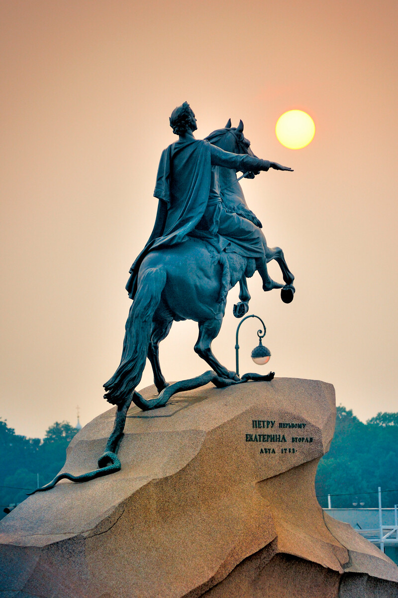 青銅の騎士：ペテルブルクを象徴する像の10の事実