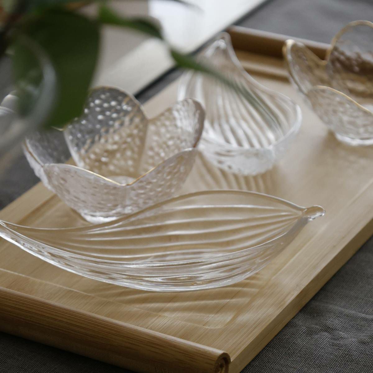 ガラス製笹の葉型アミューズ小鉢15.5cm｜おしゃれな食器の通販サイト M