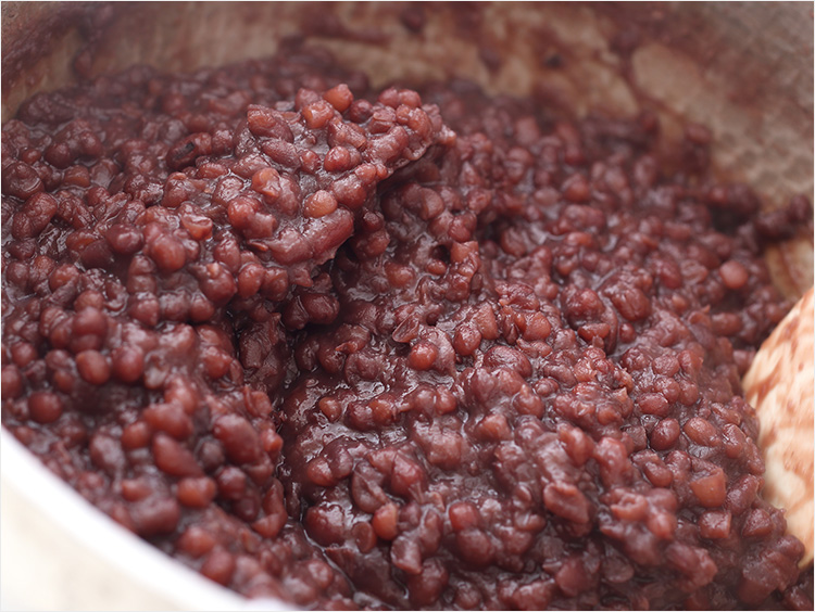 初心者必見】おはぎ作りにも！ 基本の粒あんの作り方。小豆の風味を