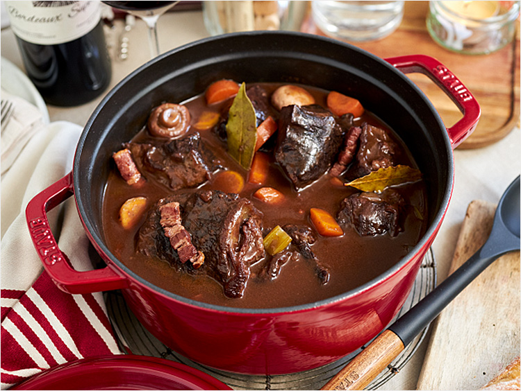 料理上手な人は使ってる！ 憧れの鋳物ホーロー鍋＜ストウブ＞の選び方