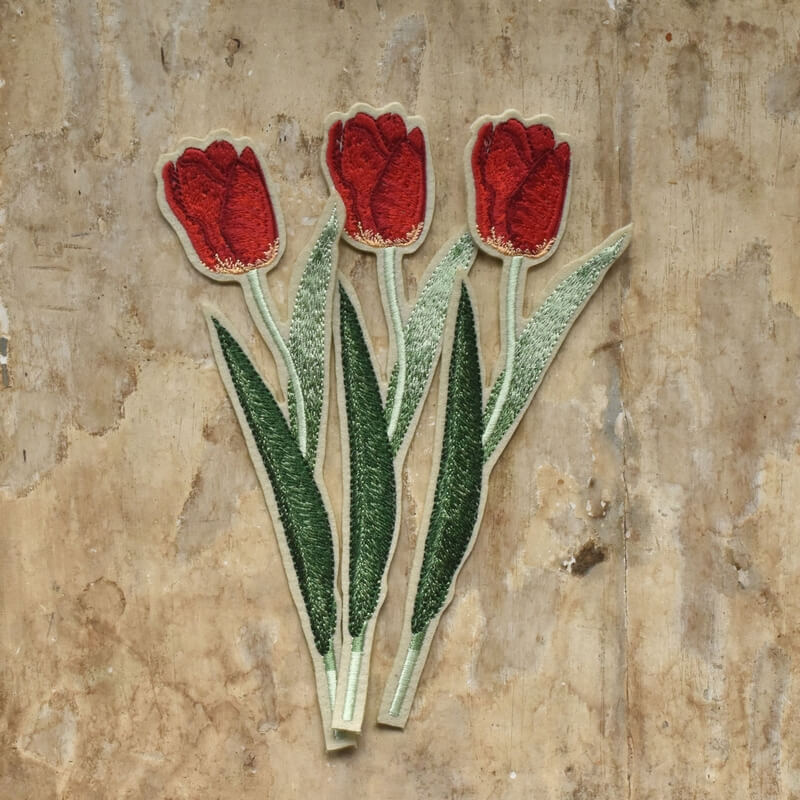 一輪挿しの花刺繍[赤いチューリップ]ワッペン あっぷりけ仕上げ | mimi
