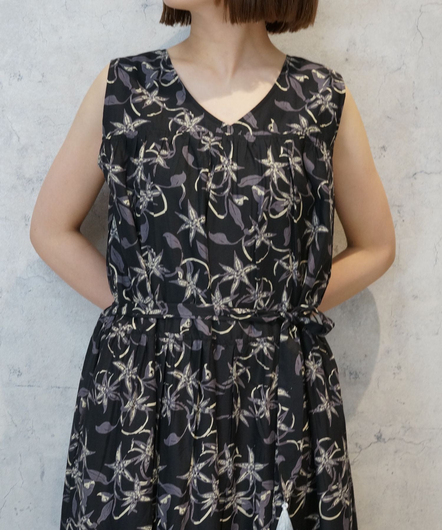 レディース ティアードワンピース Vネック ノースリーブ｜JETSET SOLO