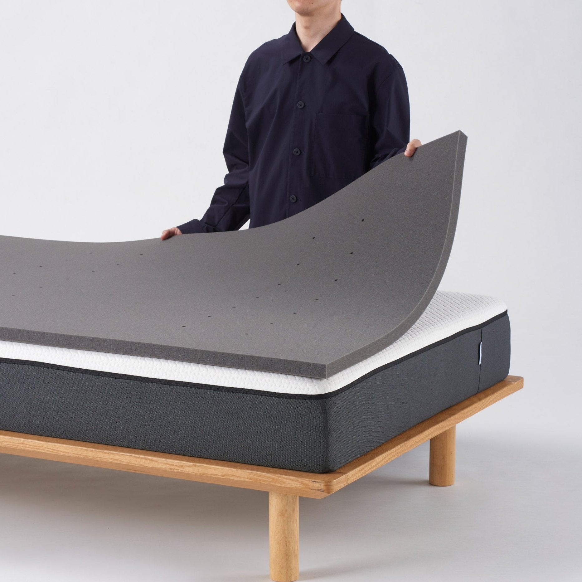 ミネルヴァマットレスプラスは高弾性素材で寝返りと起き抜けの身体を