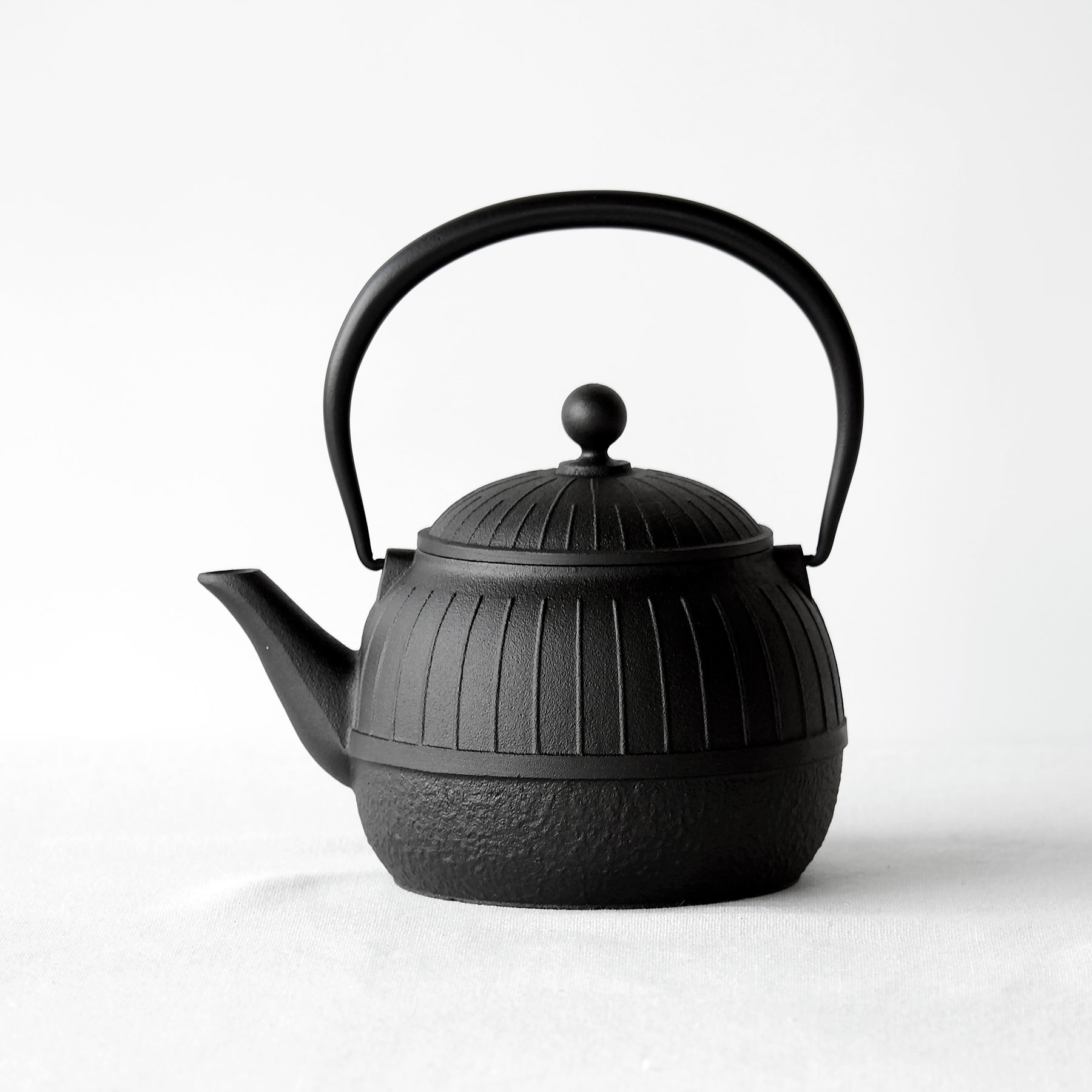 OIGEN＞南部鉄器 鉄瓶 八千草1.2L | 岩手県奥州市 | 三越伊勢丹