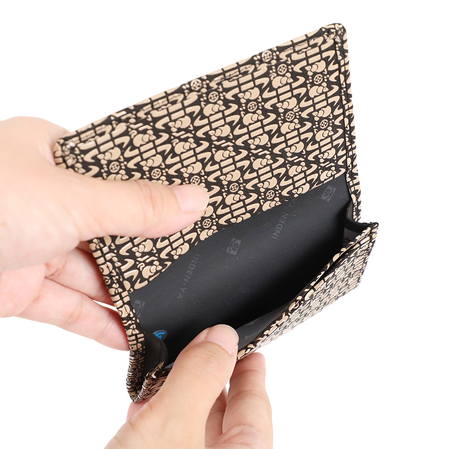 印傳屋 上原勇七＞甲州印傳 印傳屋上原勇七 名刺入れ 黒×白 一番ねずみ