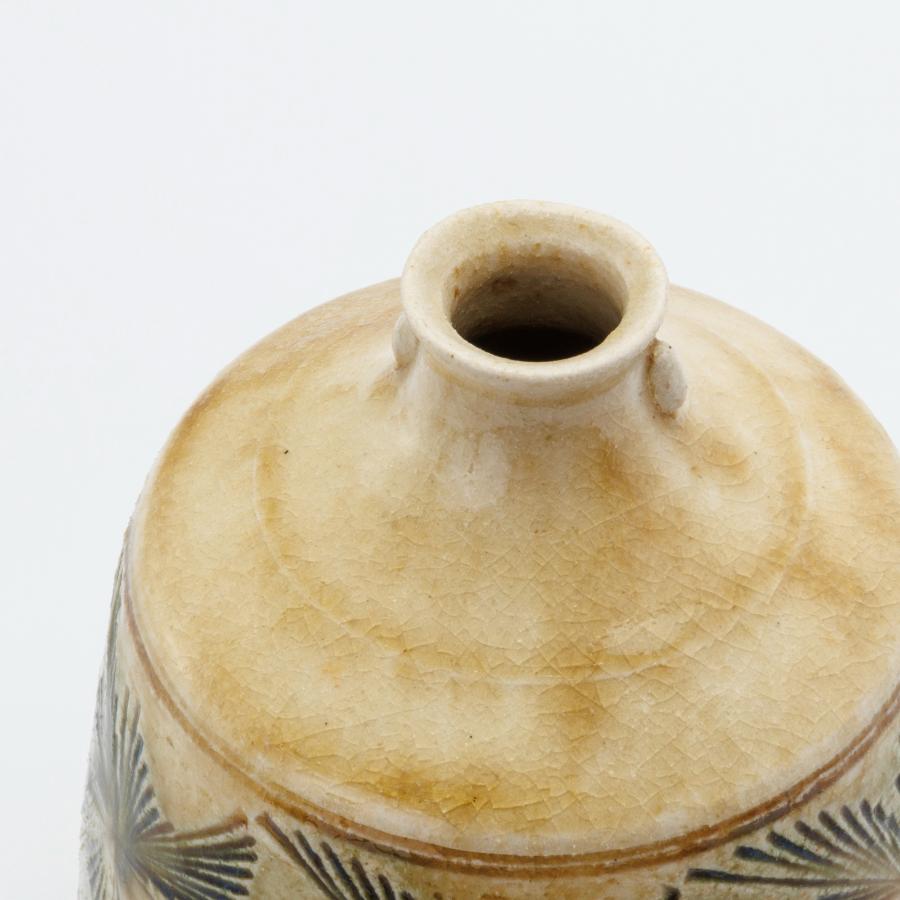 唐三郎窯＞瀬戸焼 加藤唐三郎 黄瀬戸刻紋花入 | 愛知県瀬戸市 | 三越