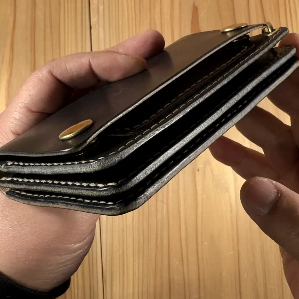 昭南多脂ベンズ使用のトラッカーウォレット販売開始｜最高級レザーの