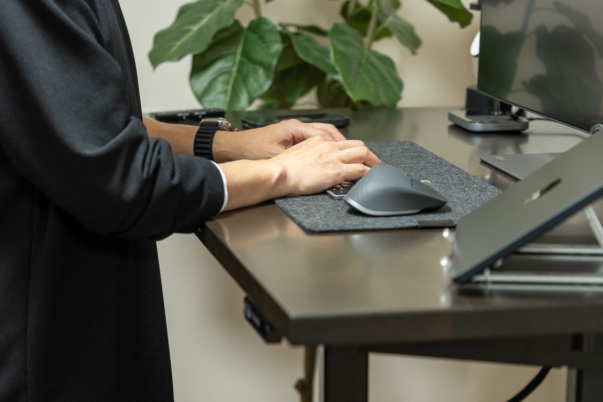 KANADEMONO電動昇降デスクレビュー：組立簡単！おしゃれでハイスペック