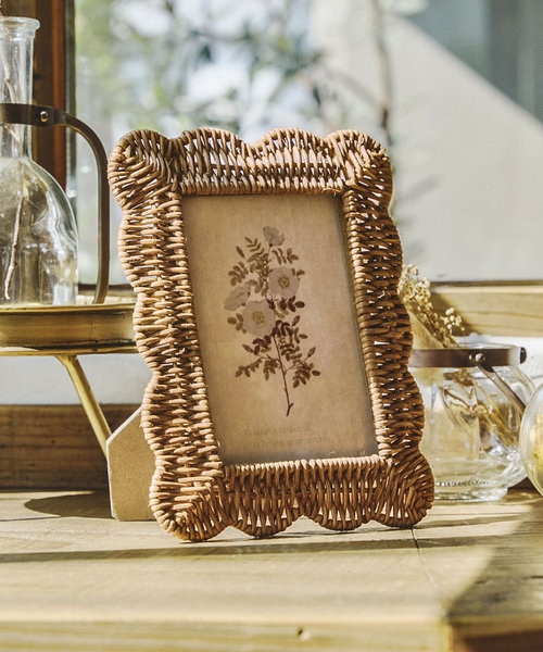 スカラップラタンフォトフレーム／natural antique｜サリュの通販