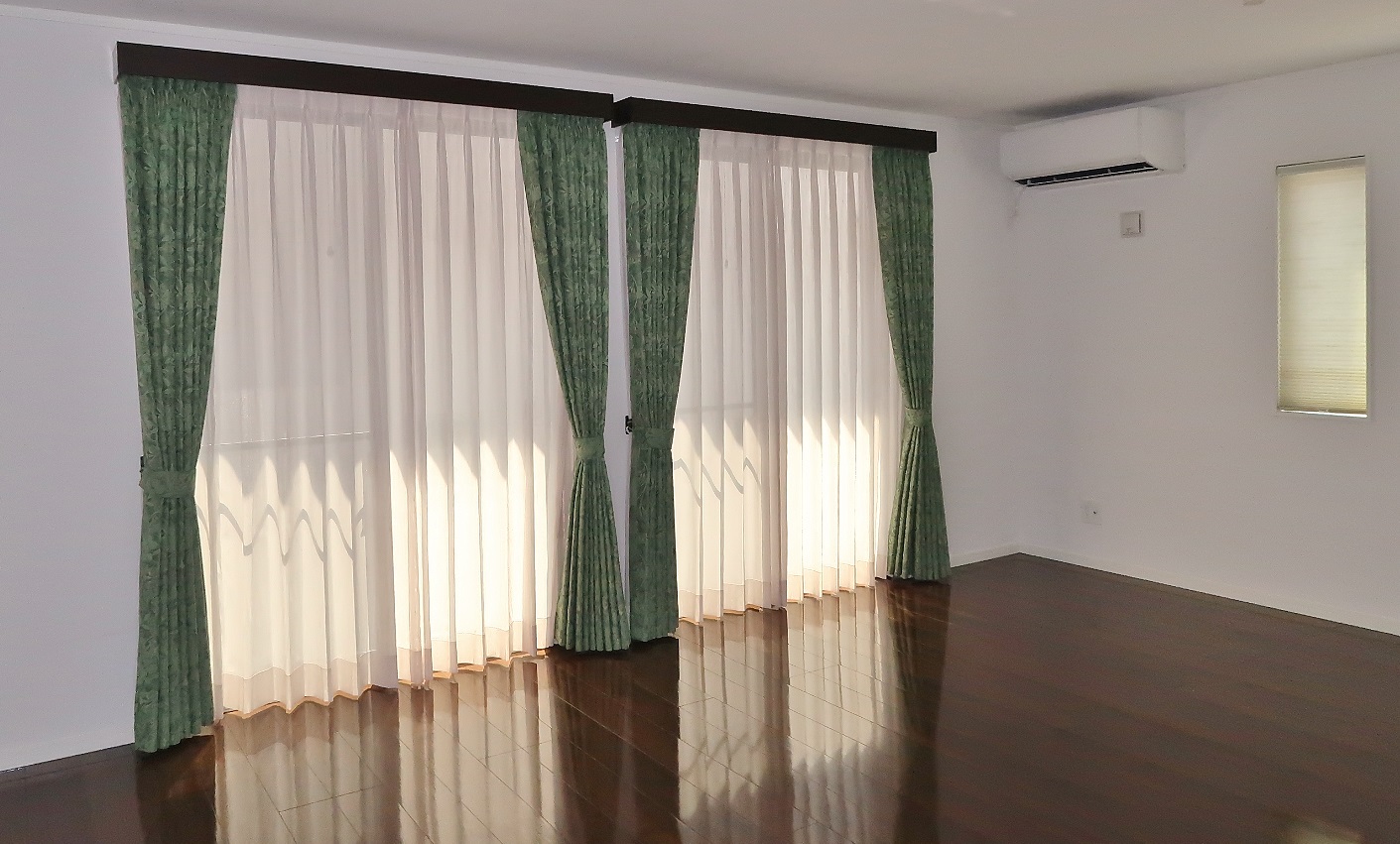 ウィリアム・モリス『ジャスミン』のカーテン。