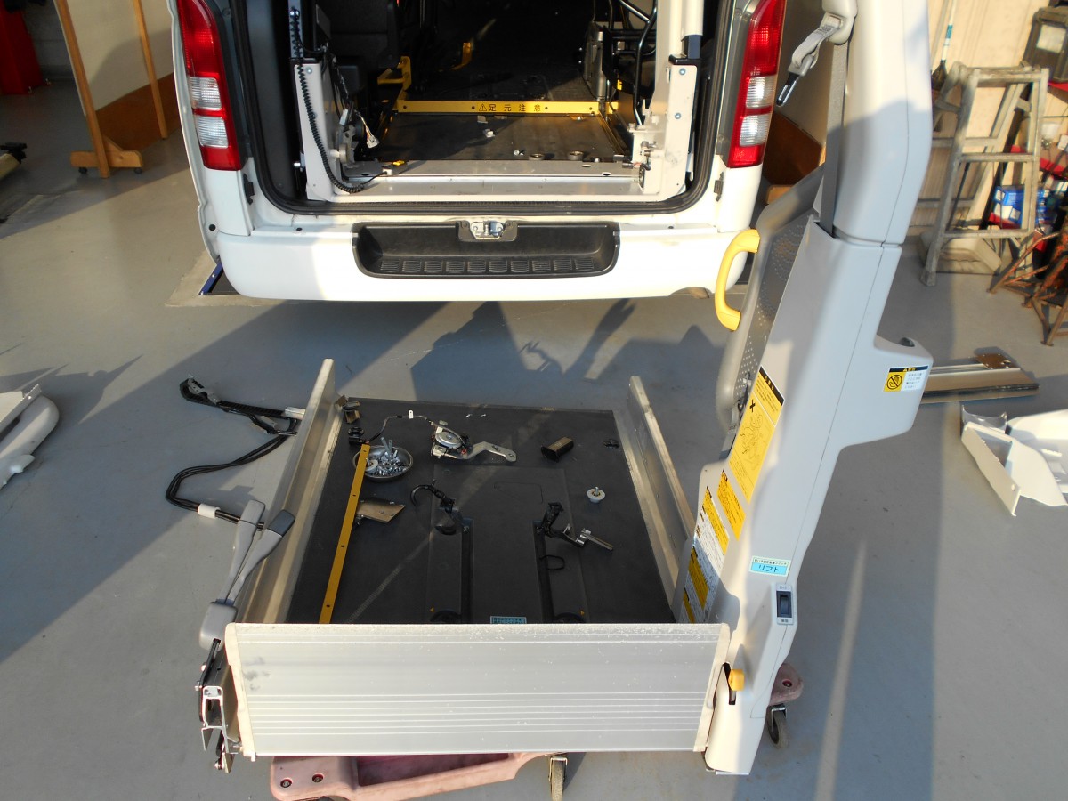 トヨタ ハイエース・レジアスエースのリフトについて | 光山自動車