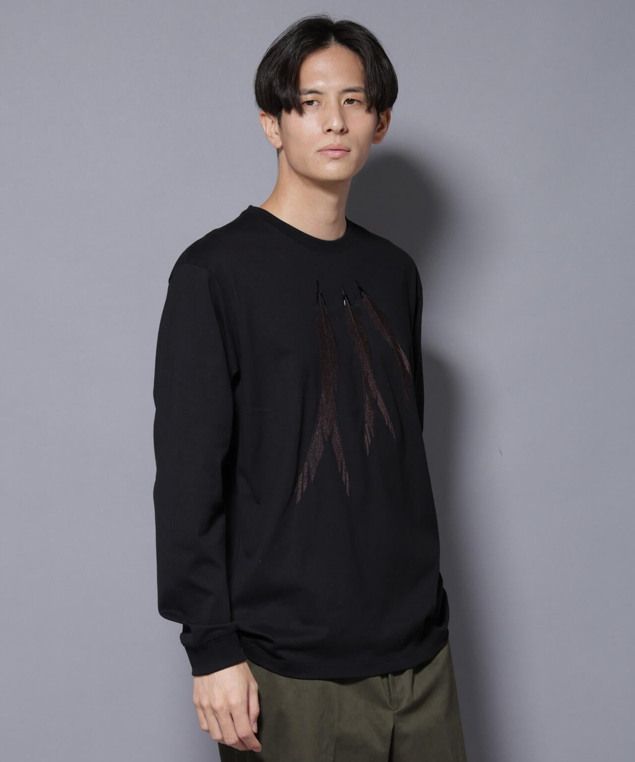 フェザー エンブロイダリー ロングスリーブTシャツ | NANO universe