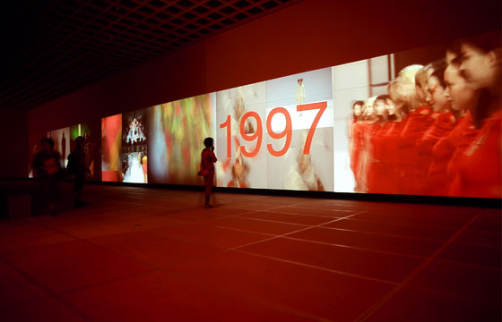 三宅一生デザイン文化財団 | 横尾忠則が招待するイッセイミヤケ パリ