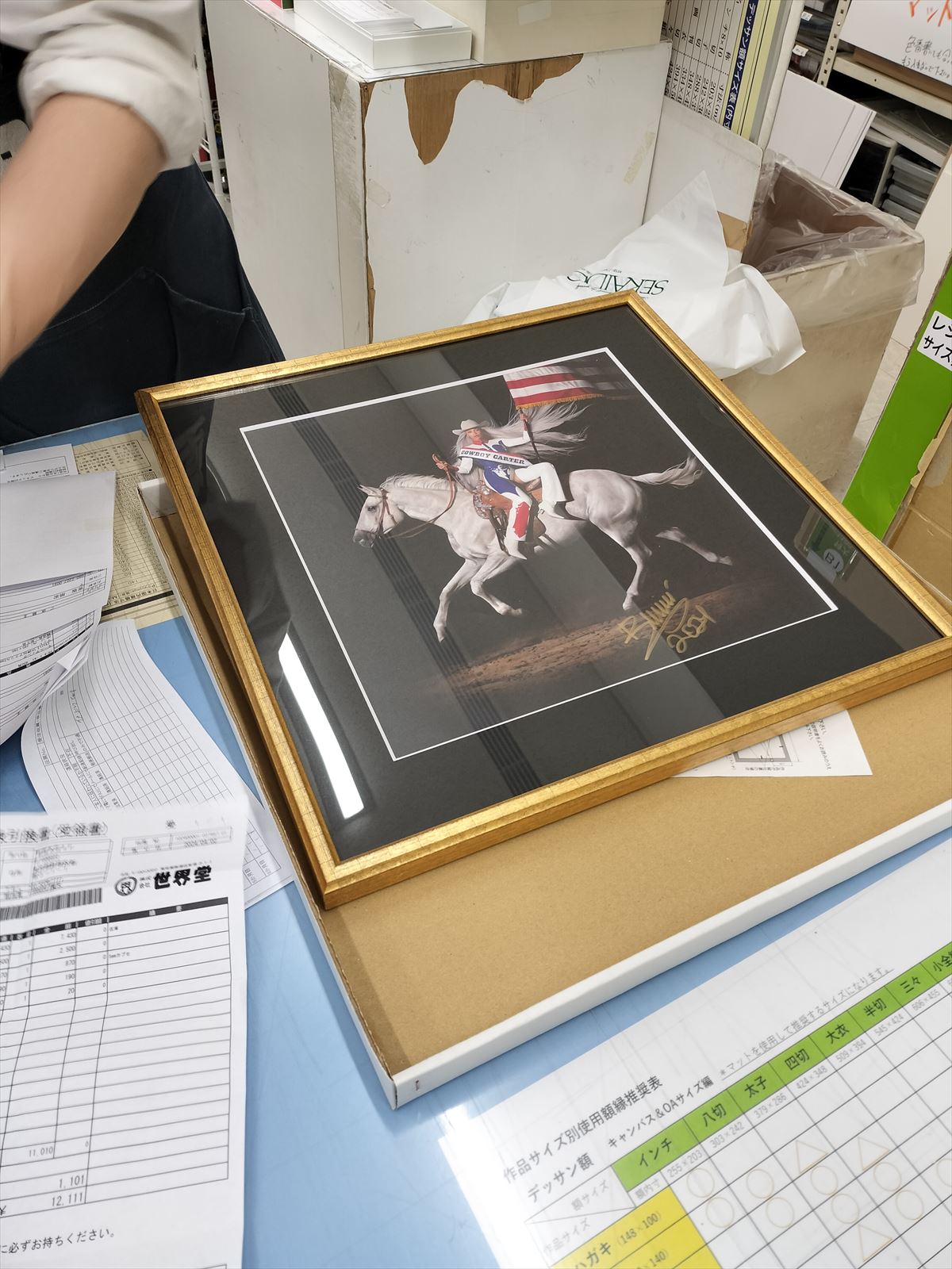 ビヨンセに渋谷タワレコでもらったサインを世界堂で額装してもらいまし