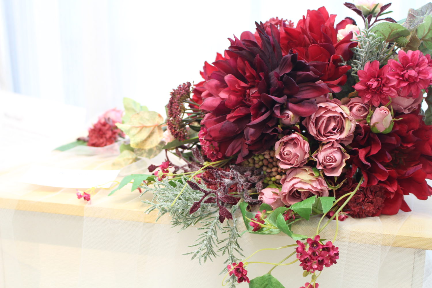 アーティフィシャルフラワー（造花）アレンジメントの魅力と可能性