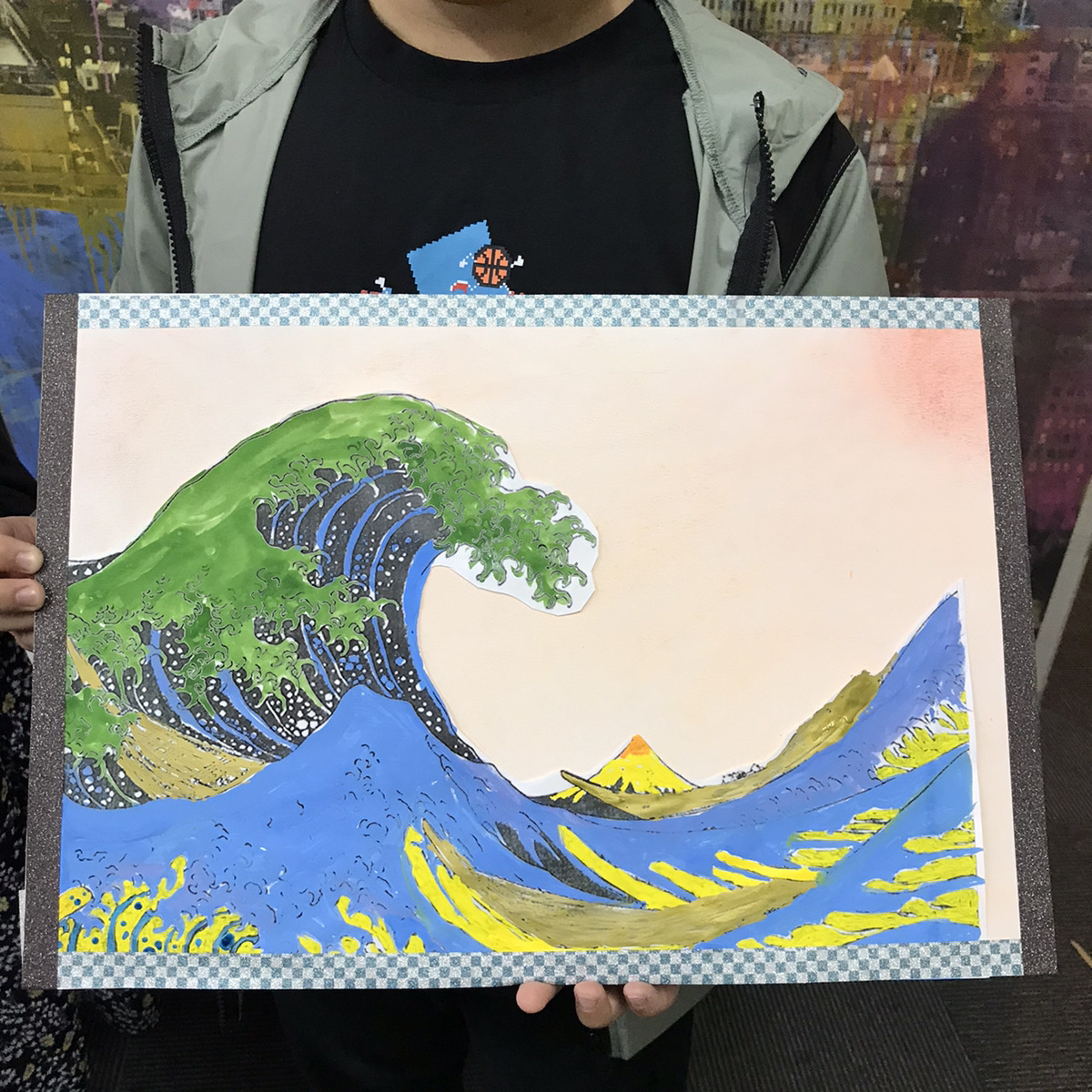 親子で体験！北斎の「波」をカラフル現代アートに！ | 大阪の絵画教室